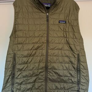 Patagonia Men's Puffer Vest in Green